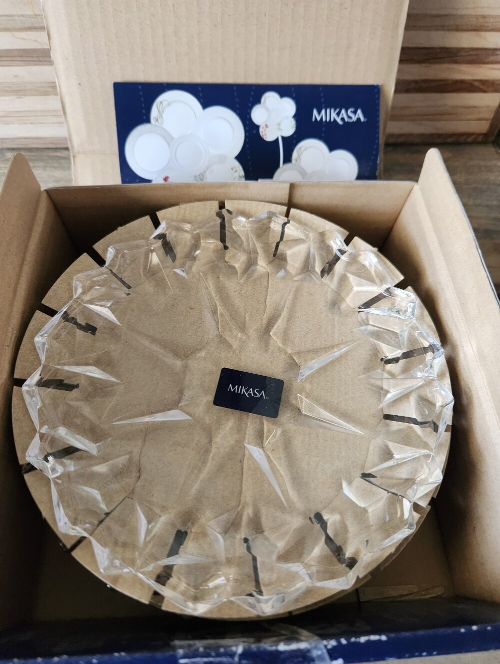 Mikasa Greyson Crystal Appetizer Dessert Plates 4 BNIB
